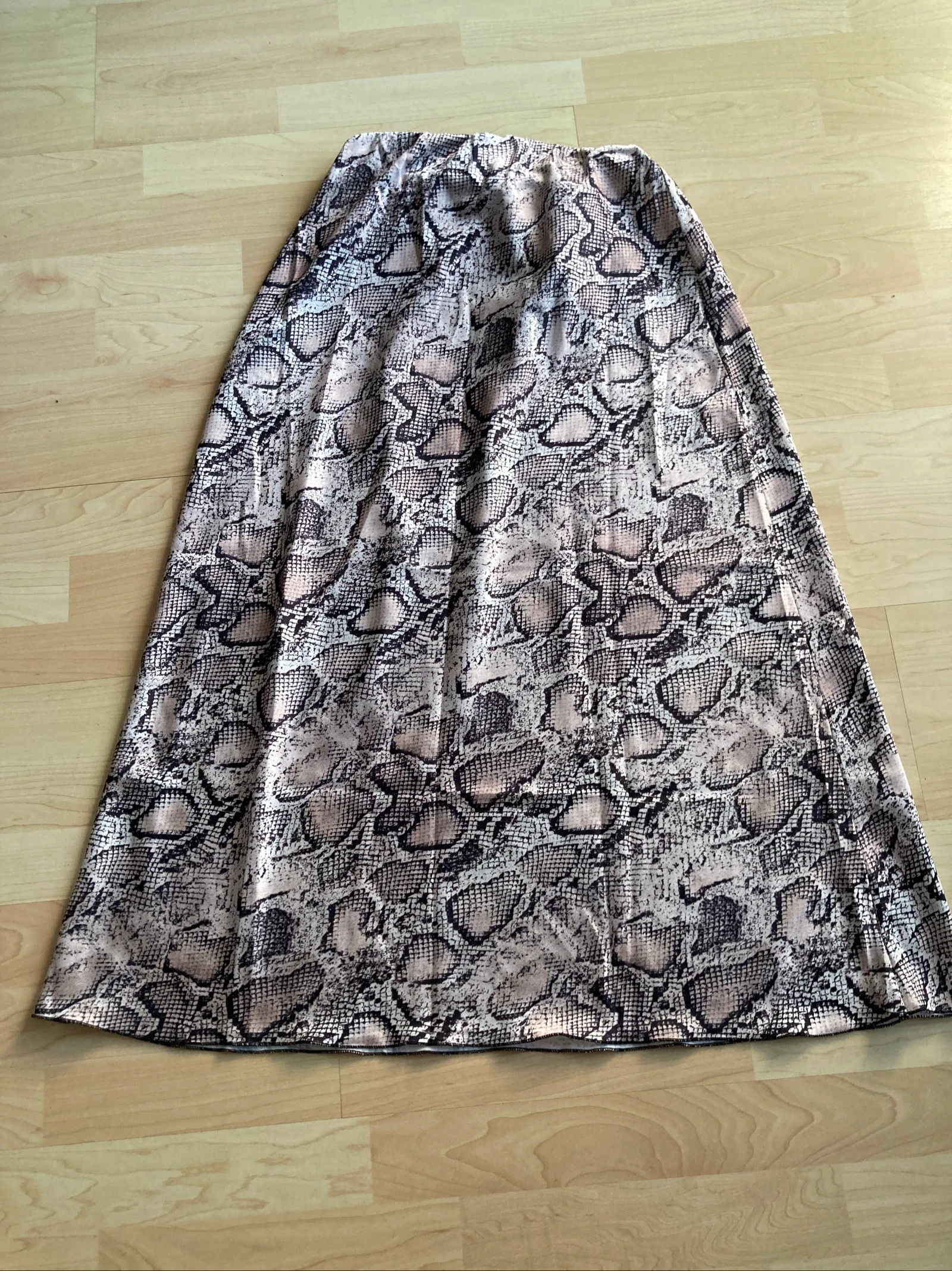 Très jolie jupe longue taille S